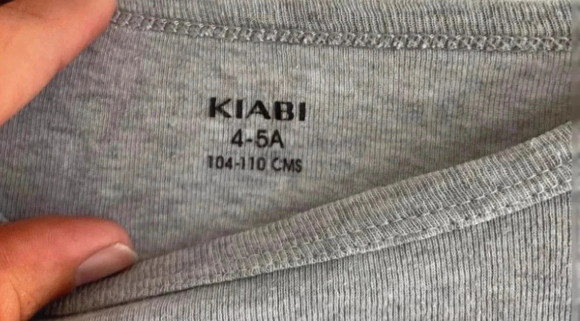 T-shirt cinza KIABI – básico atemporal – 4/5 anos – photo 2